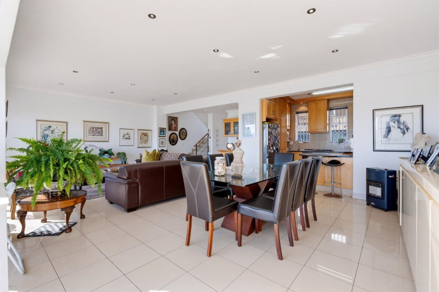 3 Bedroom Property for Sale in Sea Point Western Cape